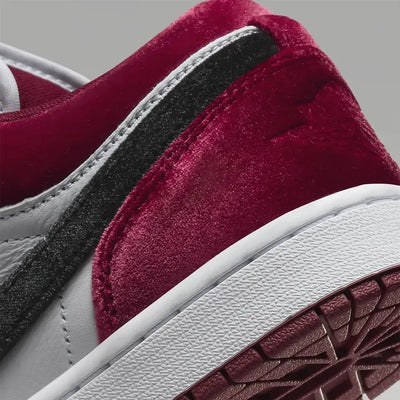 AJ 1 Low - Velvet Black Toe