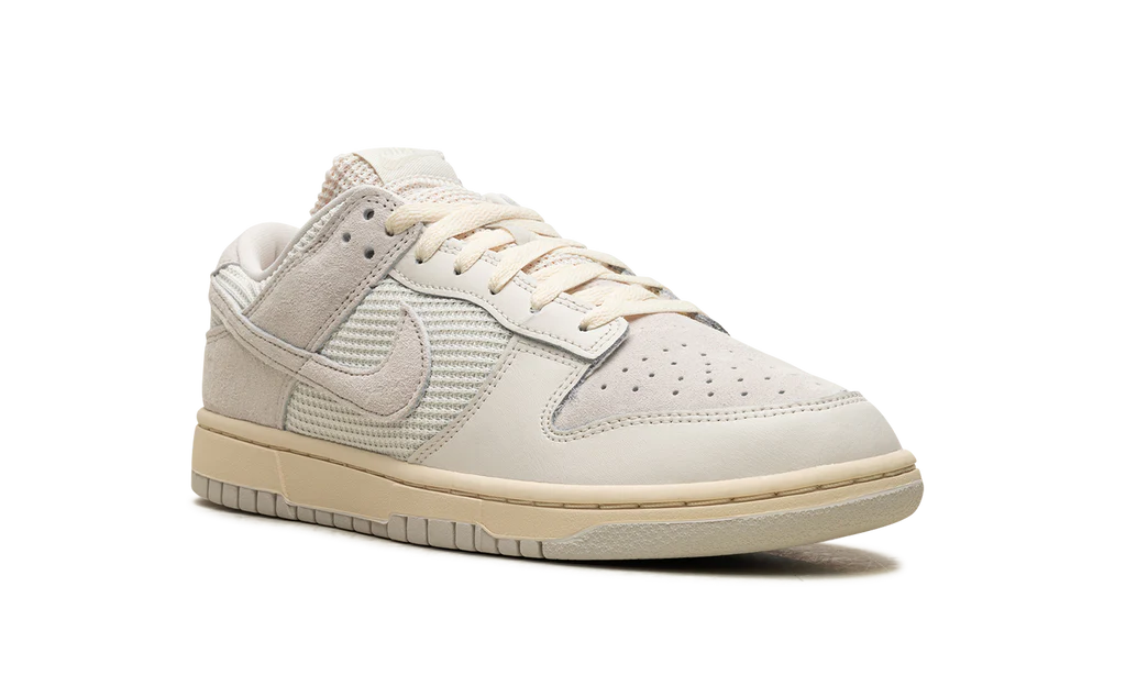 NK Dunk Low Light Bone