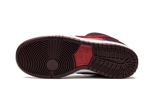 NK SB Dunk Low Cherry