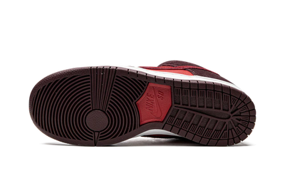 NK SB Dunk Low Cherry