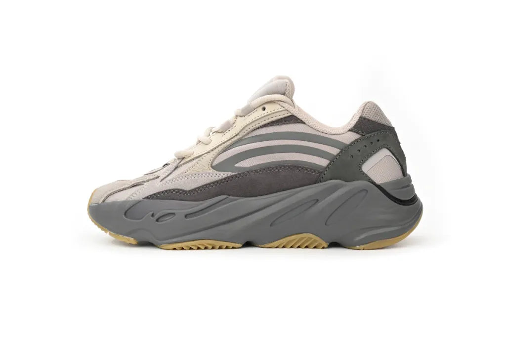 Ad Yeezy Boost 700 V2 Tephra