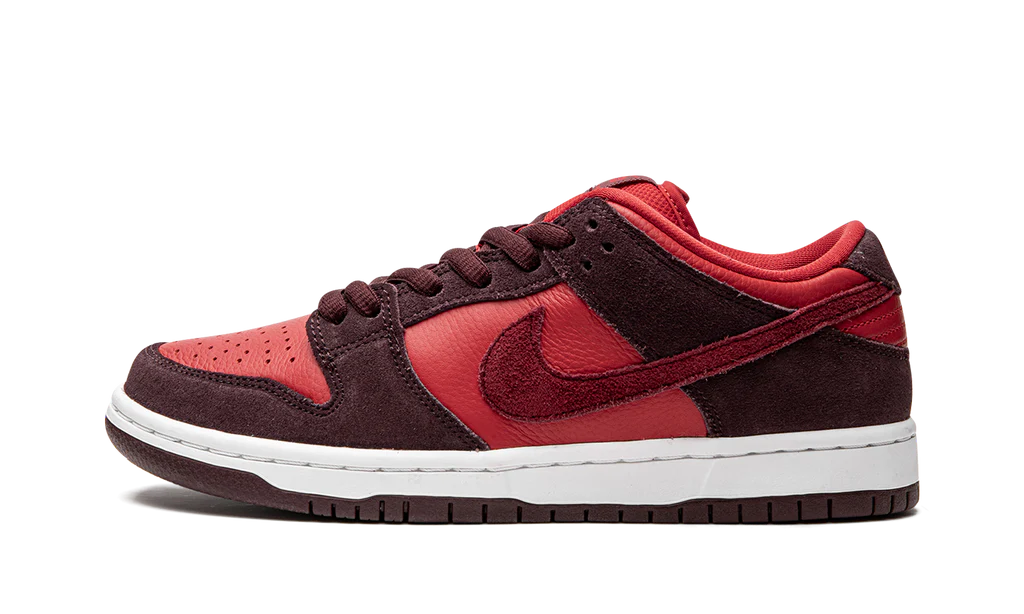 NK SB Dunk Low Cherry
