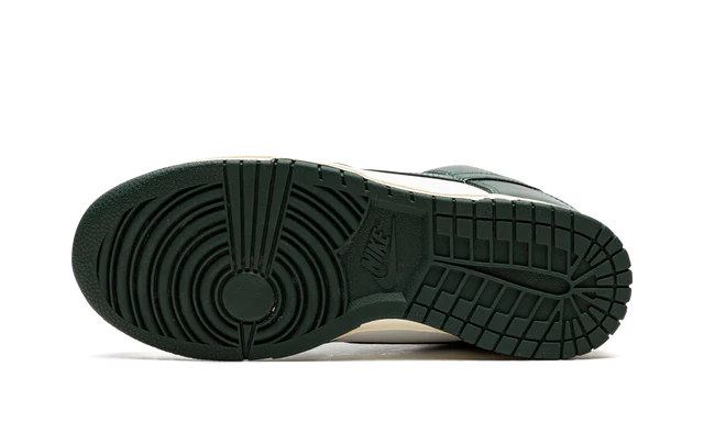 NK Dunk Low Vintage Green (W)
