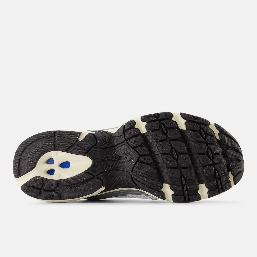 NB 530 – White/Black