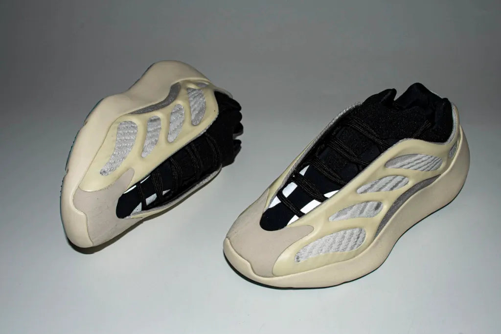 Ad Yeezy 700 V3 Azael Real Boost