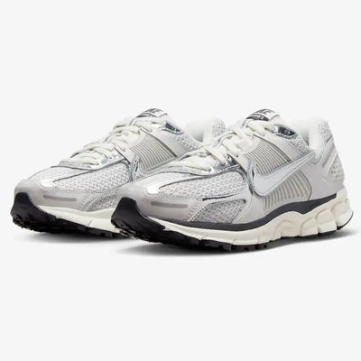 NK Zoom Vomero 5 Photon Dust Metallic Silver