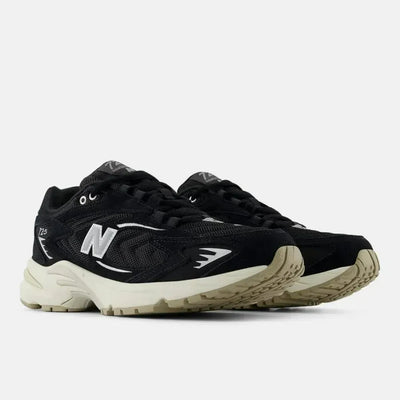 NB 725 – Black/Metallic Silver