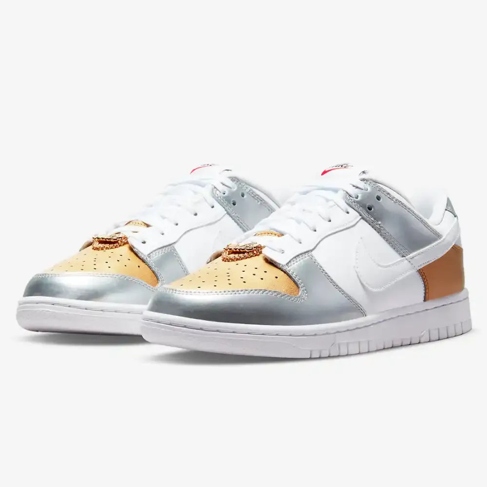 NK Dunk Low - Metallic