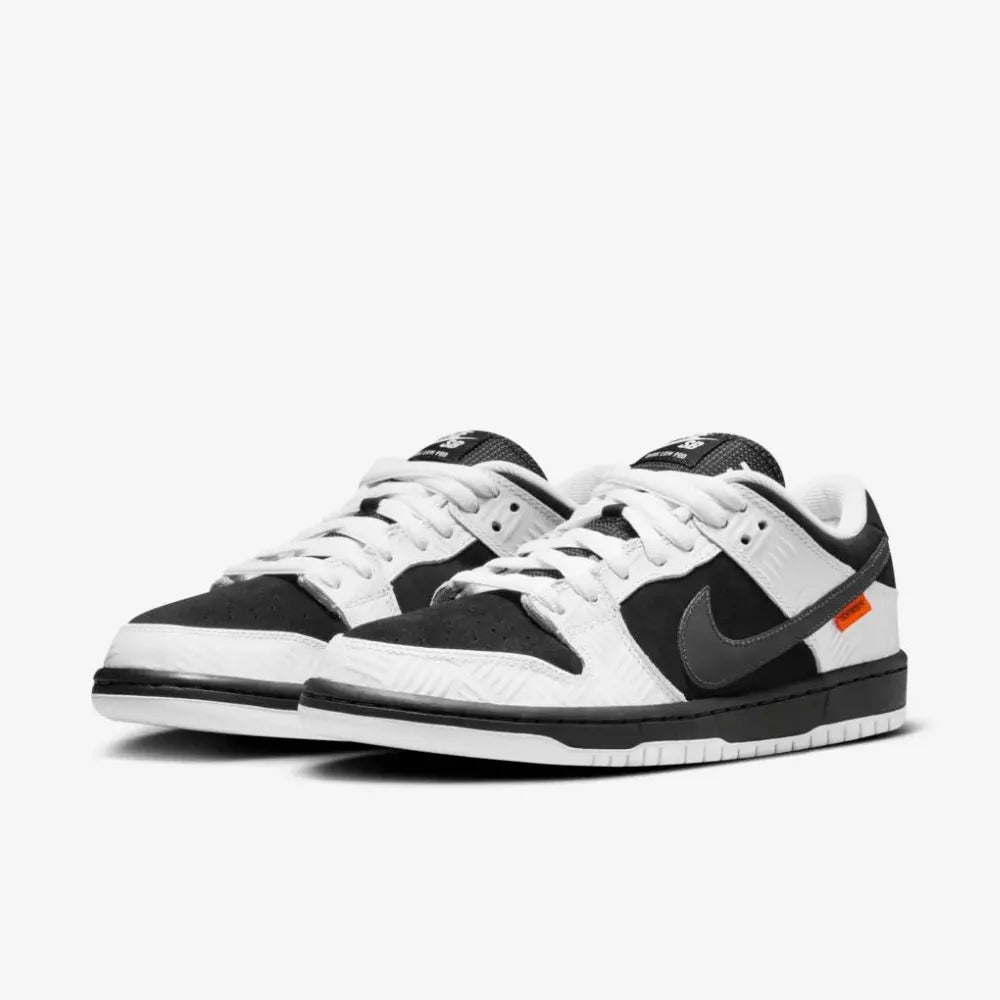 NK SB Dunk Low TIGHTBOOTH