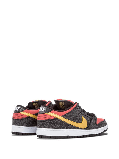 NK SB Dunk Low “Walk of Fame” – Black/Gold/Red