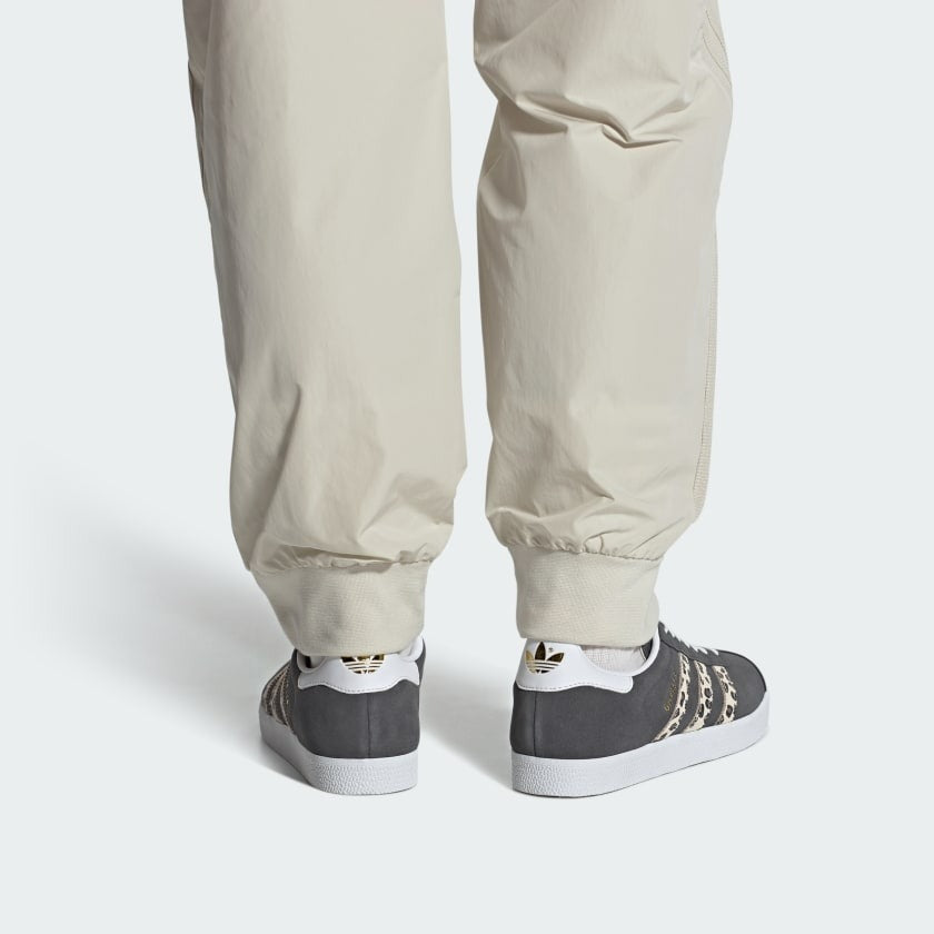 Ad Gazelle - Grey Five/Wonder White