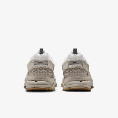 NK Zoom Vomero Roam College Grey White Gum
