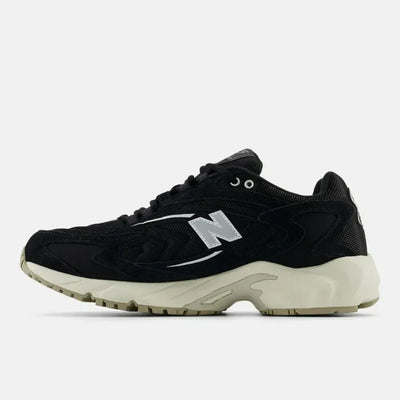 NB 725 – Black/Metallic Silver