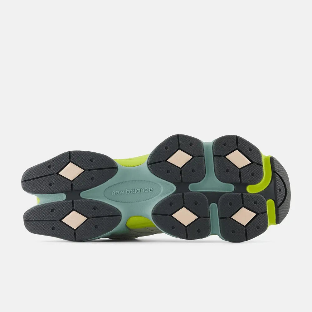 NB 9060 Moonbeam Vintage Rose Moonrock