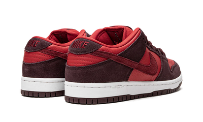 NK SB Dunk Low Cherry