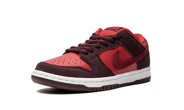 NK SB Dunk Low Cherry